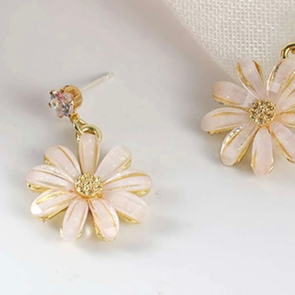 925 Sterling Silver Daisy Flower Rhinestone Stud Earrings - Picture 4 of 5